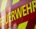 Bild: Marijan Murat/dpa
Feuerwehrleute verhindern ein weiteres Ausbreiten der Flammen. (Symbolbild)