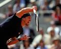 Bild: Christophe Ena/AP/dpa
Alexander Zverev beim Aufschlag.