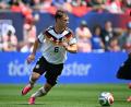 Bild: Federico Gambarini/dpa
Dynamisch in Offensive und Defensive: Kapitän Joshua Kimmich.