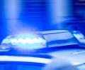 Symbolbild: Jens Büttner/dpa
Die Polizisten können kein Grund finden, warum der 19-Jährige vor der Kontrolle geflohen ist.