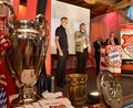 Bild: Hubert Ziegler
Bayern-Präsident Herbert Hainer (links) war am Sonntag beim Jubiläum des Bayern-Fanclubs Nabburg zu Gast.