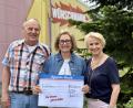 Bild: Ina Piehler
Bei der Spendenübergabe (von links): Peter Wünschmann, Petra Waldhauser und Evi Wünschmann.