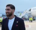 Bild: Gregory Bull/AP/dpa
Irans Nationalspieler Alireza Jahanbakhsh mit dem Ansteckpin.