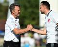 Archivbild: Büttner
Sepp Schuderer (links/rechts Tobias Bernklau) vor einigen Jahren als Trainer des SV Donaustauf bei einem Spiel in Pfreimd. Jetzt wird der 69-Jährige Trainer beim SV Wenzenbach.