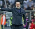 Bild: Armin Durgut/AP/dpa
Bosniens Nationaltrainer Barbarez hofft, dass sein Team die Vorrunde übersteht. (Archivbild)