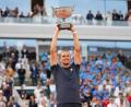 Bild: Christophe Ena/AP/dpa
Am Ziel seiner Träume angelangt: Alexander Zverev.