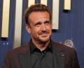 Bild: Jae C. Hong/Invision/AP/dpa
US-Schauspieler Jason Segel („How I Met Your Mother“) schwärmt von Kayla Radomski. (Archivbild)