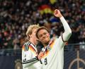 Bild: Jan Woitas/dpa
Was für ein Länderspieldebüt: Assan Ouédraogo bejubelt mit Nick Woltemade sein Joker-Tor beim 6:0 gegen die Slowakei. (Archivbild)