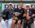 Bild: Christophe Ena/AP/dpa
French-Open-Champion Alexander Zverev ist als Hundefan bekannt - nun gehört noch ein Vierbeiner zur Familie.