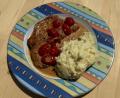 Bild: Ilse Hauer
Zu den Schmetterlingssteaks mit Tomaten-Sahne-Soße serviert Ilse Hauer Kartoffelpüree.