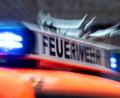 Bild: Marijan Murat/dpa
Die Feuerwehr und das Technische Hilfswerk waren mehrere Stunden damit beschäftigt, die brennenden Stroh- und Heuballen zu löschen. (Symbolbild)