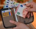 Symbolbild: Patrick Pleul
Dokumente und ganze 800 Euro hatte eine 68-Jährige im Geldbeutel, als ihr dieser in Schwandorf an einer Supermarktkasse gestohlen wurde.