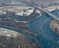 Bild: picture alliance / dpa
Auf diesem Bild aus dem Jahr 2012 ist die jetzt zur Sperrung anstehende Brücke zu sehen. (Archivbild)
