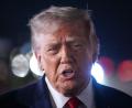 Bild: Mark Schiefelbein/AP/dpa
Die USA werden laut US-Präsident Trump auf einen iranischen Angriff reagieren müssen.