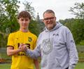 Bild: Matthias Reuß/FC Amberg
Jonas Tepper (links) mit Teammanager Andreas Wagner.