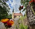 Bild: Ina Piehler
Die Wallfahrtskirche St. Johann auf dem Johannisberg bei Freudenberg zieht zum Patrozinium wieder die Gläubigen an.