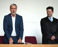 Bild: Wolf von Dewitz/dpa
Kläger Matthias Timm neben seinem Anwalt Dennis Geissler zu Beginn der Bonner Verhandlung.