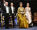 Bild: Henrik Montgomery/TT News Agency/AP/dpa
Kronprinzessin Victoria (rechts) besucht gemeinsam mit ihren Eltern König Carl XVI. Gustaf (links) und Königin Silvia (2.v.r.) die Nobelpreisverleihung 2025. (Archivbild)