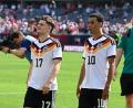 Bild: Federico Gambarini/dpa
Noch Luft nach oben: Florian Wirtz und Jamal Musiala nach der WM-Generalprobe in Chicago. (Archivbild)