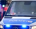 Bild: Jens Kalaene/dpa
Der Busfahrer hielt die Türen geschlossen, bis die Polizei eintraf und den Mann festnahm. (Symbolbild)