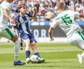 Bild: Andreas Gora/dpa
Kennet Eichhorn (Mitte) stieg mit dem Tor gegen Fürth zum jüngsten Torschützen der 2. Liga auf. (Archivbild)