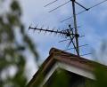 Bild: Wolf von Dewitz/dpa
Eine Fernsehantenne auf dem Dach eines Wohnhauses: Diese Übertragungsform kommt aus der Mode.