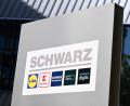 Bild: Bernd Weißbrod/dpa
Die Schwarz-Gruppe ist erneut gewachsen. (Archivbild)