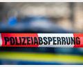 Bild: David Inderlied/dpa
Einsatzkräfte sperren Straßen nach dem Fund einer amerikanischen Weltkriegsbombe in Neuburg an der Donau ab. (Symbolbild)
