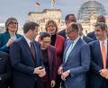 Bild: Michael Kappeler/dpa
Es habe Einigkeit geherrscht, dass der Wirtschaftsstandort Deutschland vor großen Herausforderungen stehe, hieß es.