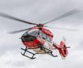 Bild: Daniel Karmann/dpa
Nach einem folgenschweren Unfall mit herabstürzenden Quaderballen musste der Mann auf dem Luftweg in eine Klinik transportiert werden. (Symbolbild)