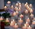 Bild: Sven Hoppe/dpa
In der Kirche St. Nikolaus in Haimhausen wurden zahlreiche Kerzen angezündet.