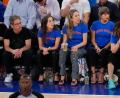 Bild: Ross D. Franklin/AP/dpa
Taylor Swift saß mit ihren Begleiterinnen in Reihe eins.