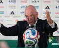 Bild: Eduardo Verdugo/AP/dpa
Gianni Infantino spricht in Mexiko-Stadt vor Medien.
