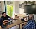 Bild: Jonas Storch
Dr. Stephan Beck (links) lobt seinen Patienten Matthias Baumer als "Speerspitze" derer, die er bisher mit der Abnehmspritze behandelt hat.