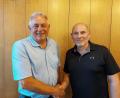 Bild: mfh
Bruno Heindl (rechts), Bürgermeister von Weigendorf, wurde zum neuen Vorsitzenden des Zweckverbands zur Wasserversorgung der Bachetsfeld-Gruppe gewählt. Gerhard Pirner ist sein Stellvertreter.