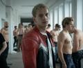 Bild: --/HBO Max/dpa
Die Serie von Karol Klementowicz erhielt im März in Lille beim internationalen Festival Series Mania den prestigeträchtigen Grand Prix. Hier eine Szene mit Filip (Ignacy Liss) bei einem Model-Casting.