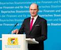 Bild: Daniel Vogl/dpa
Füracker kündigt einen wichtigen Schritt des bayerischen Satellitenprojekts „CuBy“ an. (Archivbild)