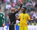 Bild: Tom Weller/dpa
Schiedsrichter Wilton Pereira Sampaio zückte im Eröffnungsspiel dreimal Rot.