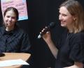 Bild: Helmut Kunz
Sophia Merwald (links) liest aus ihrem Erstlingswerk "Sperrgut". Moderiert wird der Abend von Miriam Ferstl.