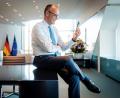 Bild: Tobias Koch/Bundesregierung/dpa
Bundeskanzler Friedrich Merz wünschte der deutschen Fußball-Nationalmannschaft per Videoanruf viel Glück für die WM.