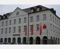 Bild: Thorsten Schreiber
Der Tirschenreuther Kreistag hat in der Sitzung am 12. Juni die Verbandsräte für die Sparkasse Oberpfalz Nord (hier die Filiale in Tirschenreuth) gewählt.