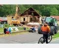 Bild: Bernhard Schultes
Den zweitägigen Rückbau der einstigen Gaststätte „Sporn“ in Frauenreuth verfolgten interessierte Kinder und Erwachsene.