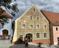 Bild: Raphael Haubelt
Eigentlich zur 1000-Jahr-Feier der Stadt gestaltet, zählt die Fassade des Schmidt-Hauses zu den Markenzeichen Nabburgs und der Kunstwelt.