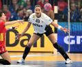 Bild: Federico Gambarini/dpa
Nationalspielerin Aimée von Pereira (r) hört mit dem Handball auf. (Archivbild)