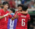Bild: Matias Delacroix/AP/dpa
Südkorea um Superstar Heung-Min Son (2.v.r) jubelte über den Auftaktsieg nach 0:1-Rückstand.