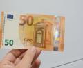 Symbolbild: Gabi Schönberger
Ein fünfjähriger Junge aus Maxhütte-Haidhof gibt einen gefundenen 50-Euro-Schein bei der Polizei ab. Die Beamten loben seine Ehrlichkeit.