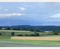 Bild: Claudia Völkl
An der nördlichen Gemeindegrenze, im Bereich am Wetterberg, liegt das Vorranggebiet für den Bau von mehreren Windkraftanlagen. Hier stehen bereits Windräder.