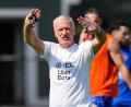 Bild: Martin Meissner/AP/dpa
Frankreichs Nationaltrainer Didier Deschamps warnt vor den Folgen der Mehrbelastung im Fußball.