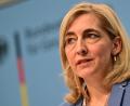 Bild: Sebastian Gollnow/dpa
Stellt manche Vorgaben für Pflegeheime in Frage: Gesundheitsministerin Warken. (Foto Archiv)