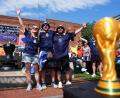 Bild: Martin Rickett/PA Wire/dpa
Tausende schottische Fans sind für die WM nach Boston gereist.